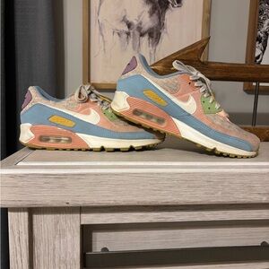 Women’s Nike Sunclub air maxes 7.5